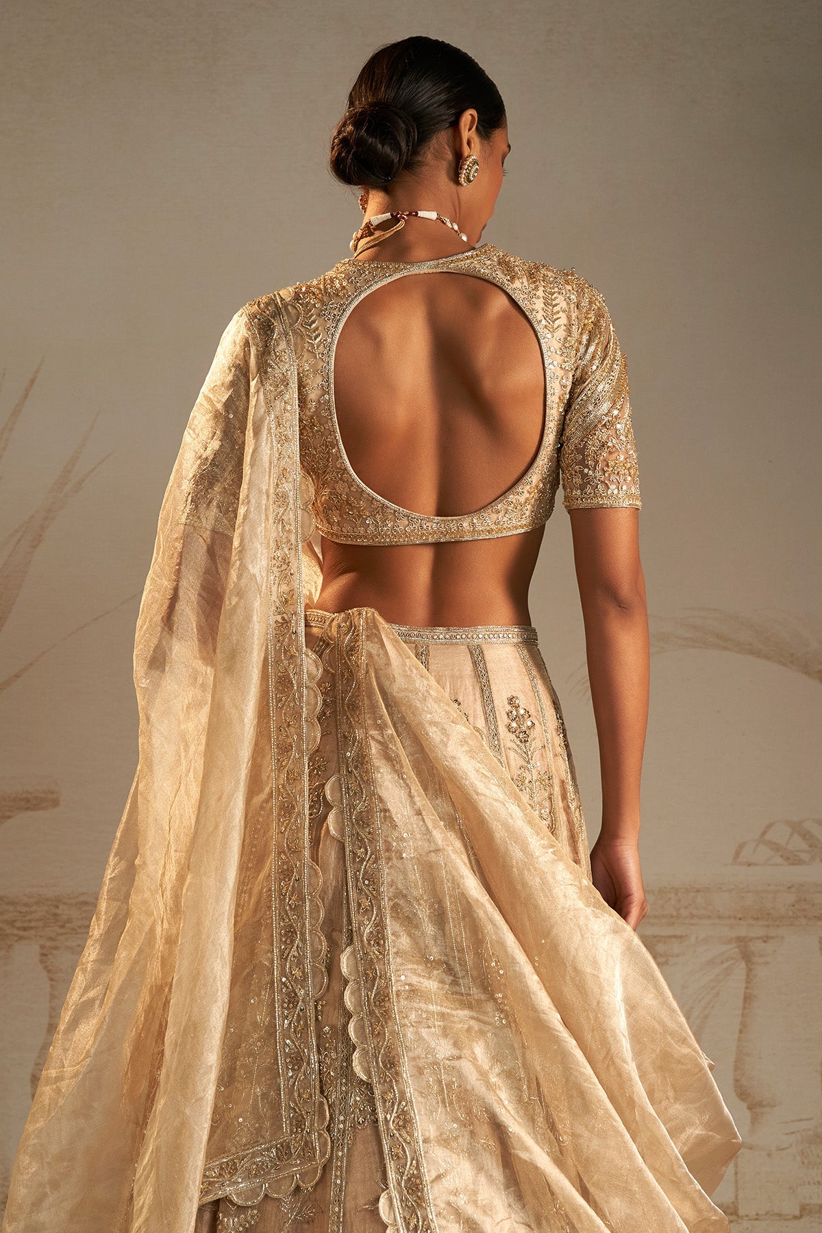House of Misu, Summiya in SWARN LEHENGA SET
