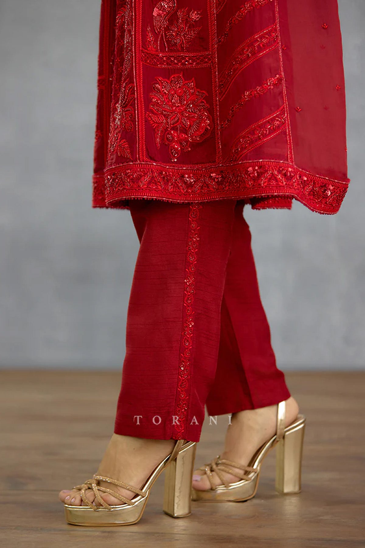 Surkh Samrina Kurta Set
