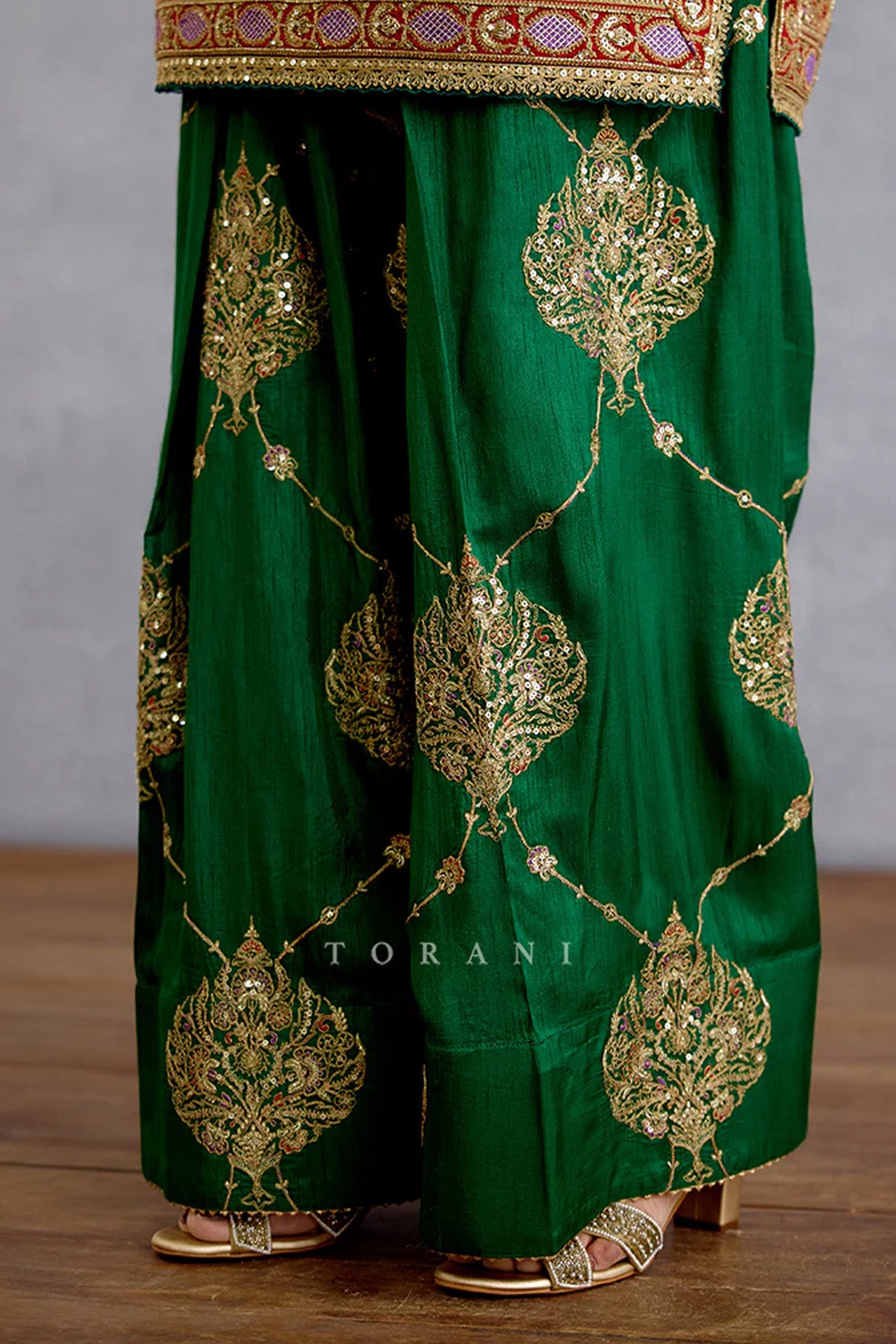 Mehrang Amna Kurta Set