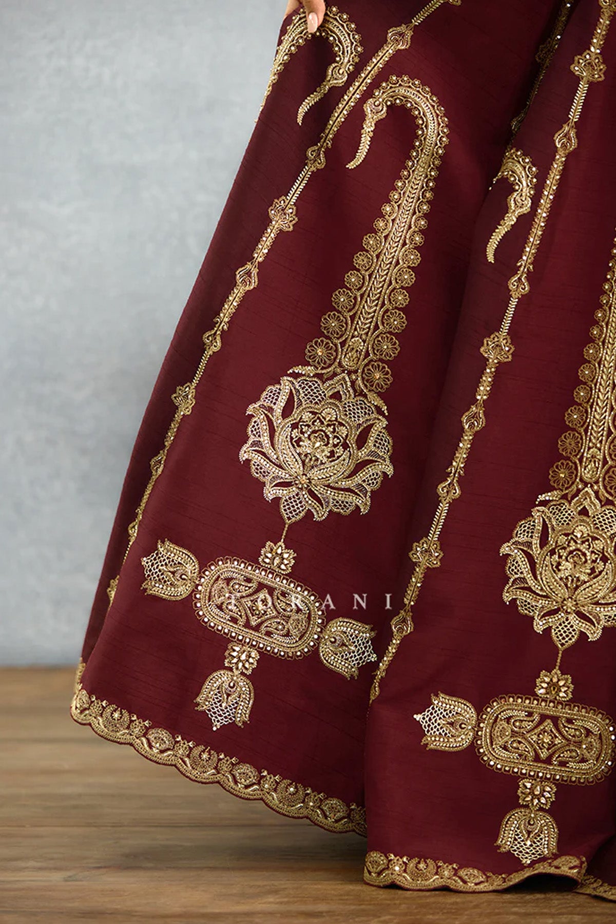 Qarmazi Mazneen Lehenga Set