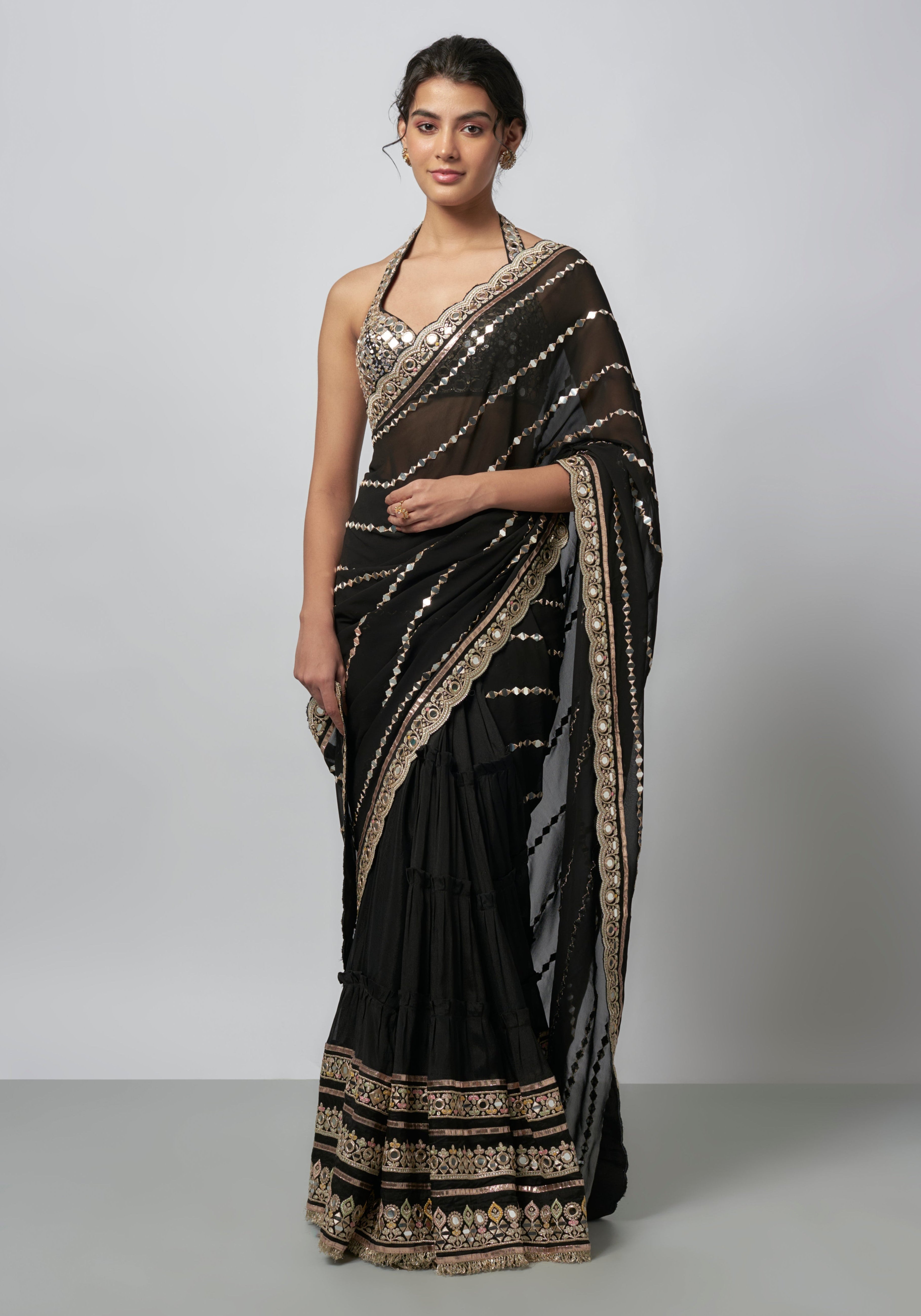 Diana Penty in Aradhana saree