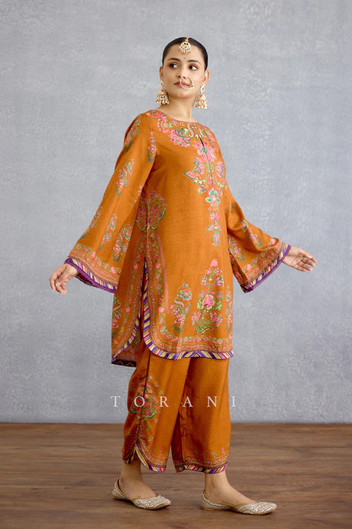 Komudika Aadhavi Kurta Set