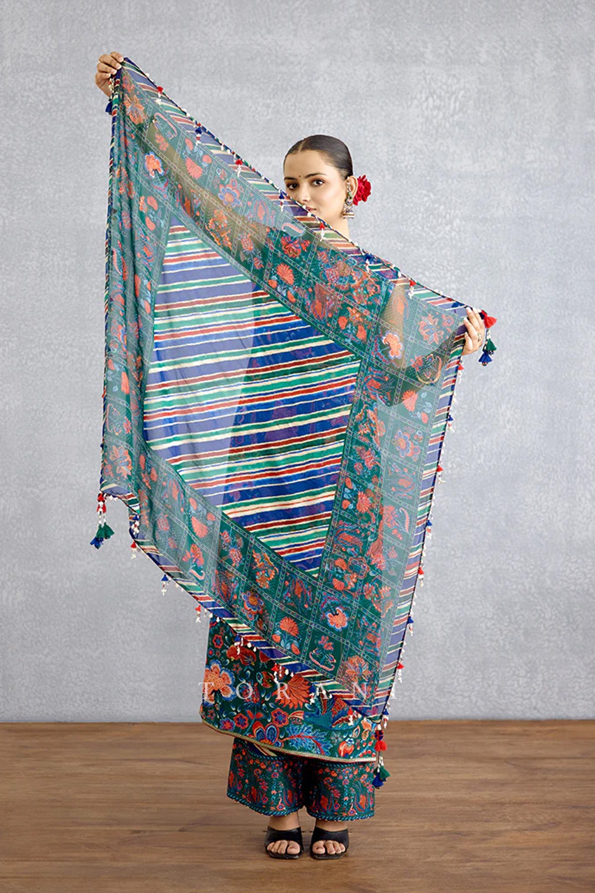 Mayurika Anura Scarf