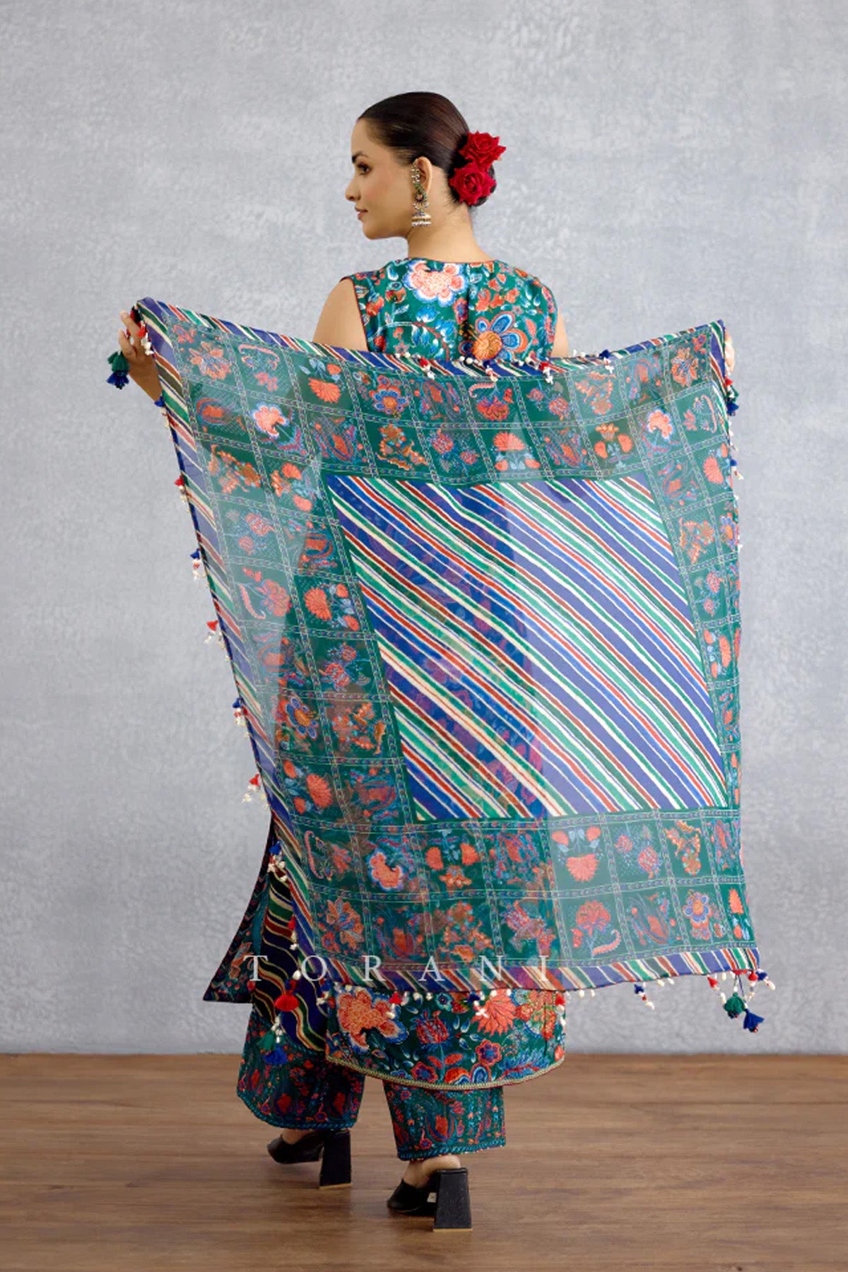 Mayurika Anura Scarf