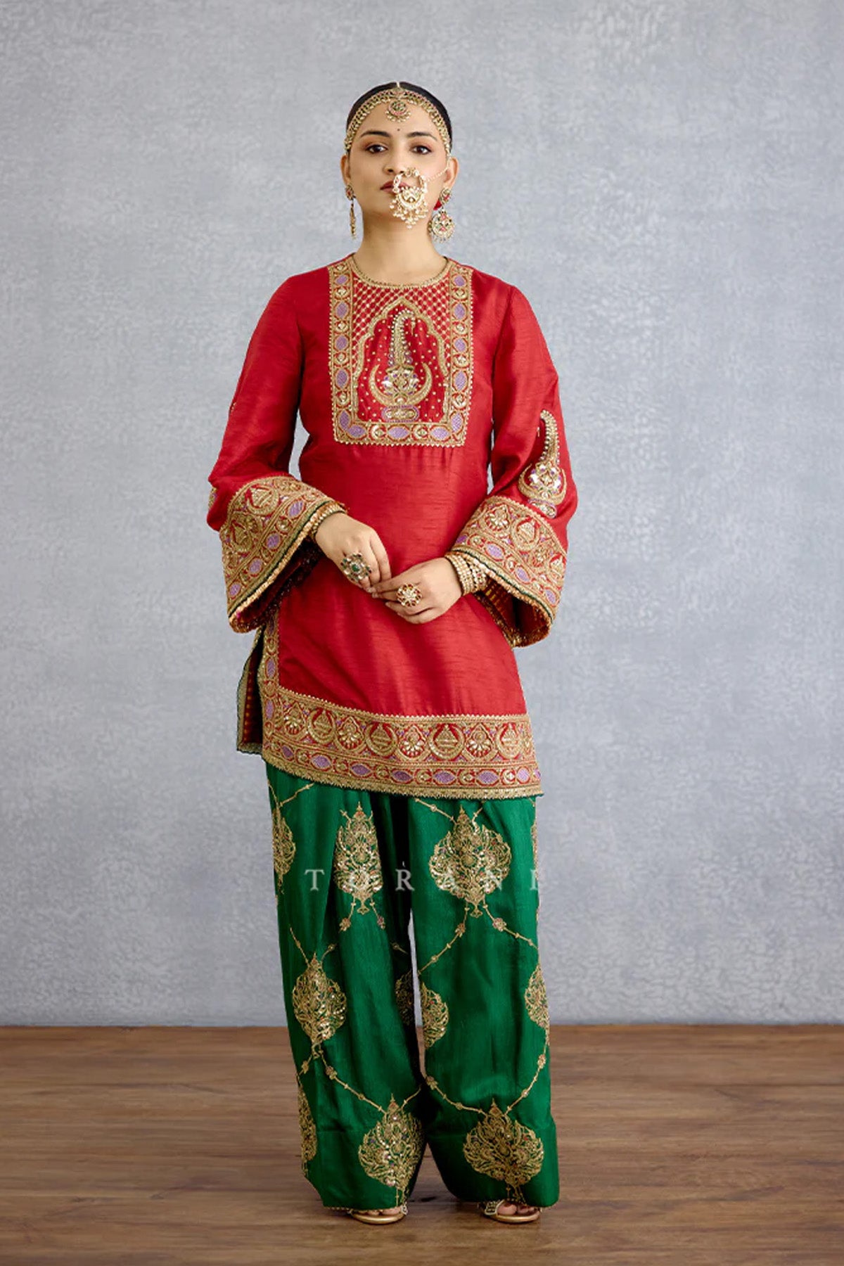 Mehrang Amna Kurta Set