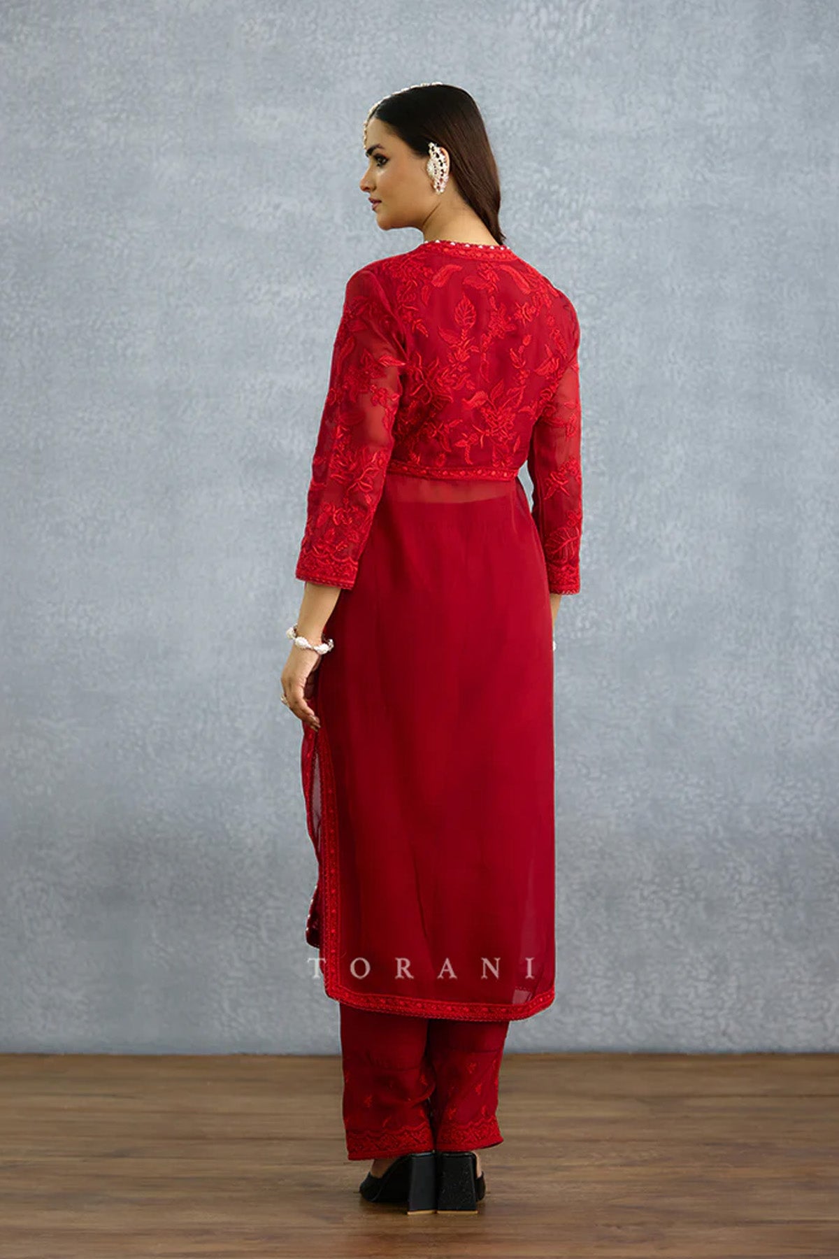 Surkh Udita Kurta Set