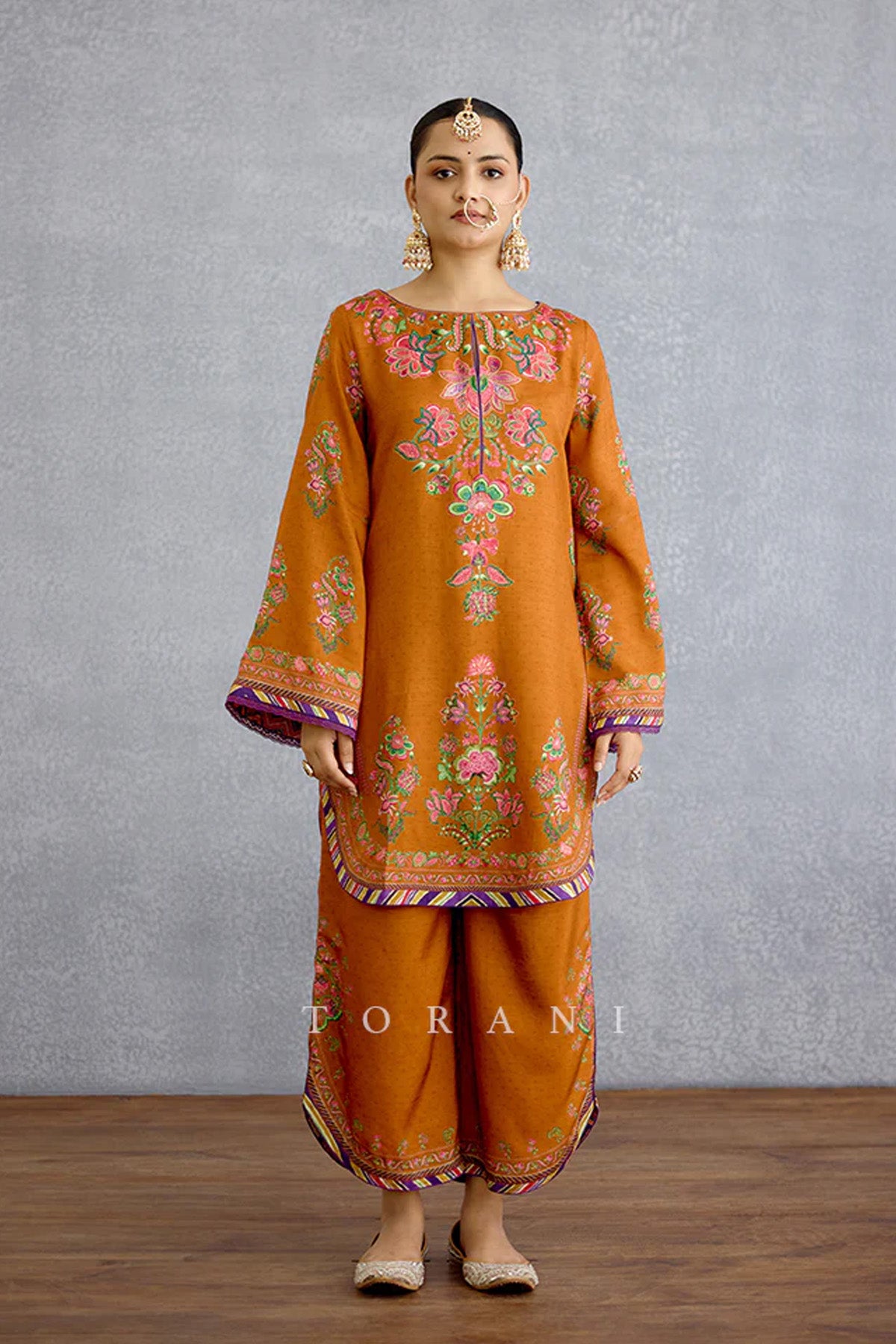 Komudika Aadhavi Kurta Set