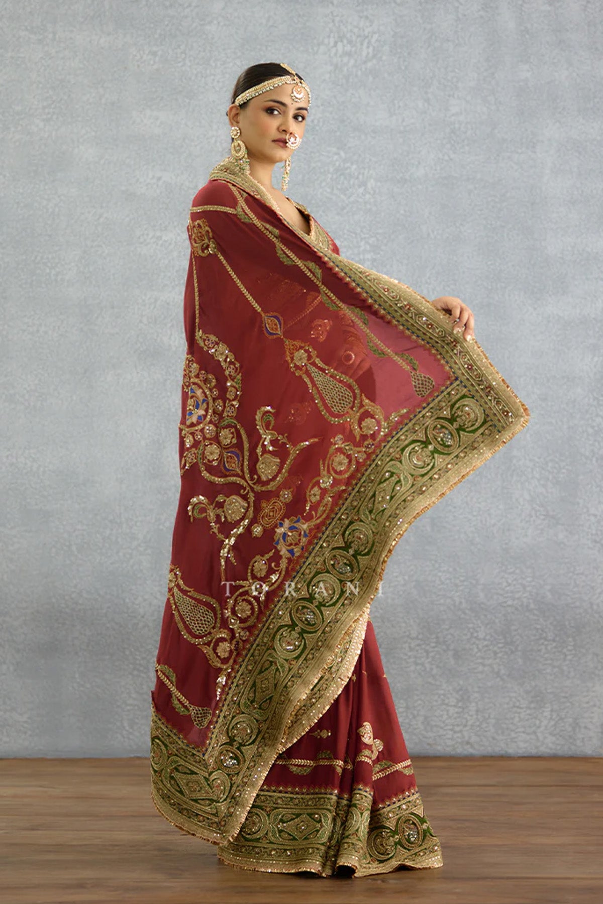 Zehra Aneeqa Saree