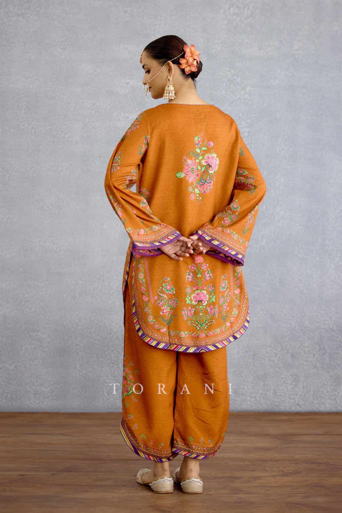 Komudika Aadhavi Kurta Set