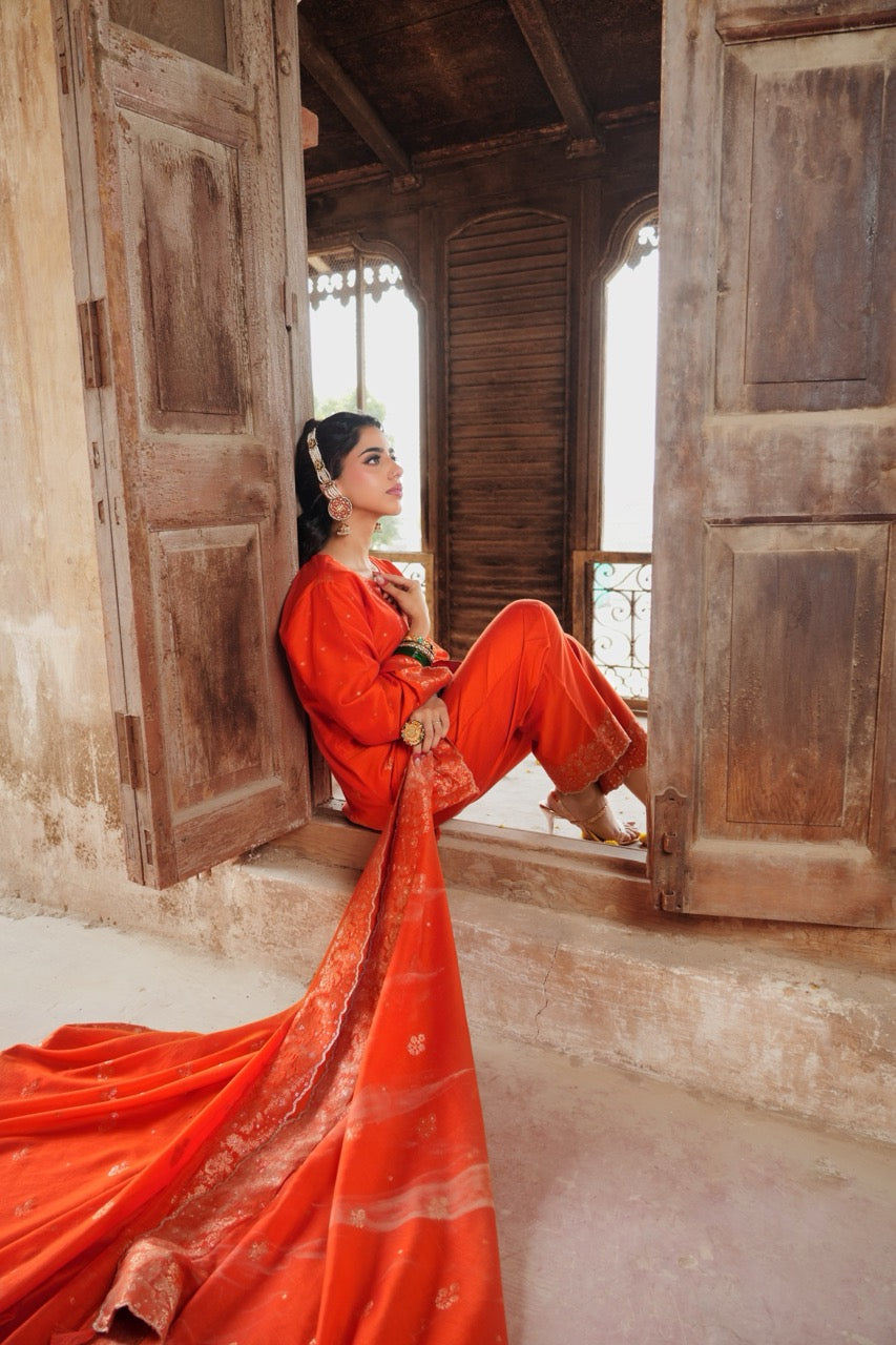 THE NARANGI MAHENOOR SUIT