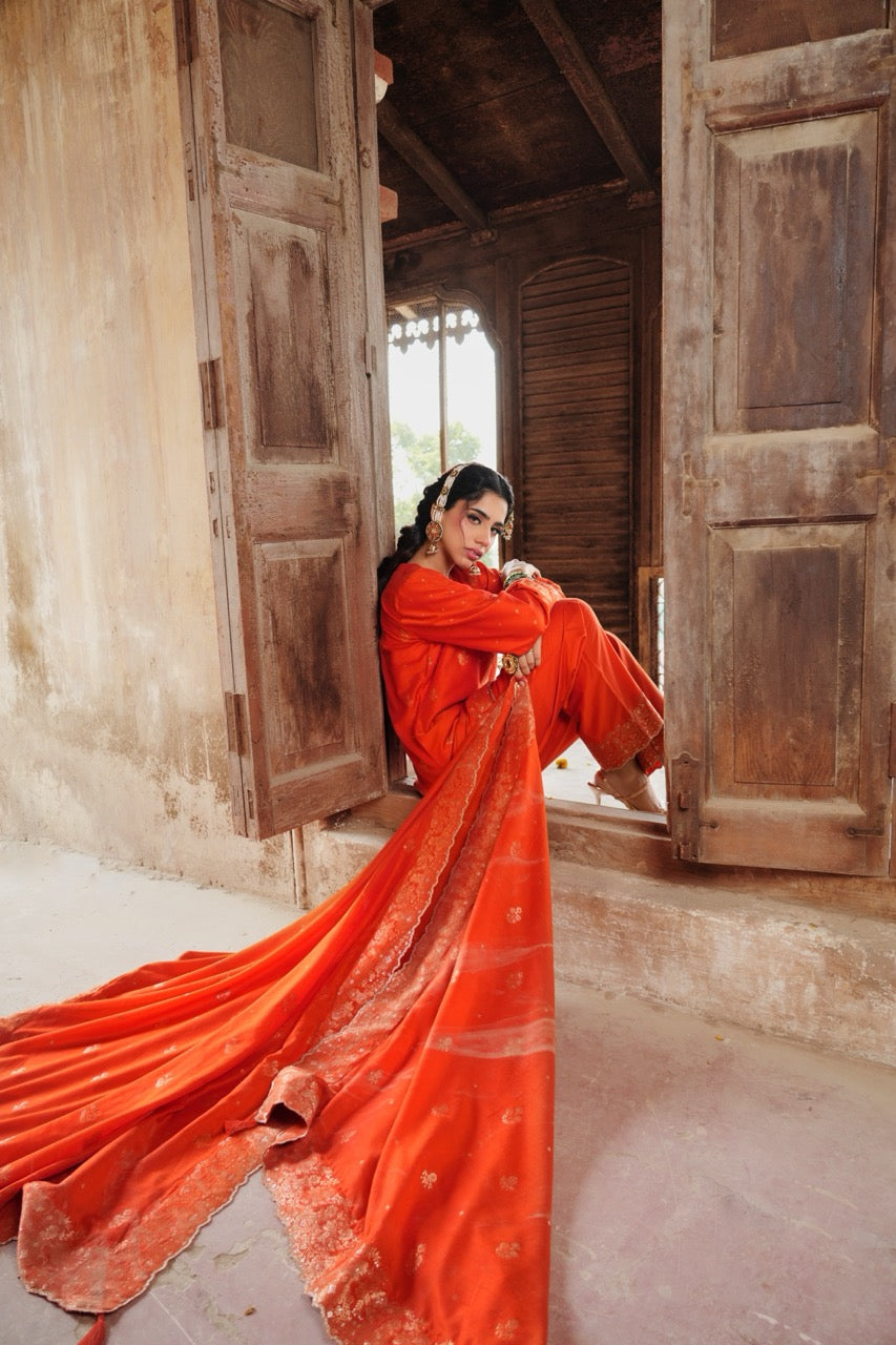 THE NARANGI MAHENOOR SUIT