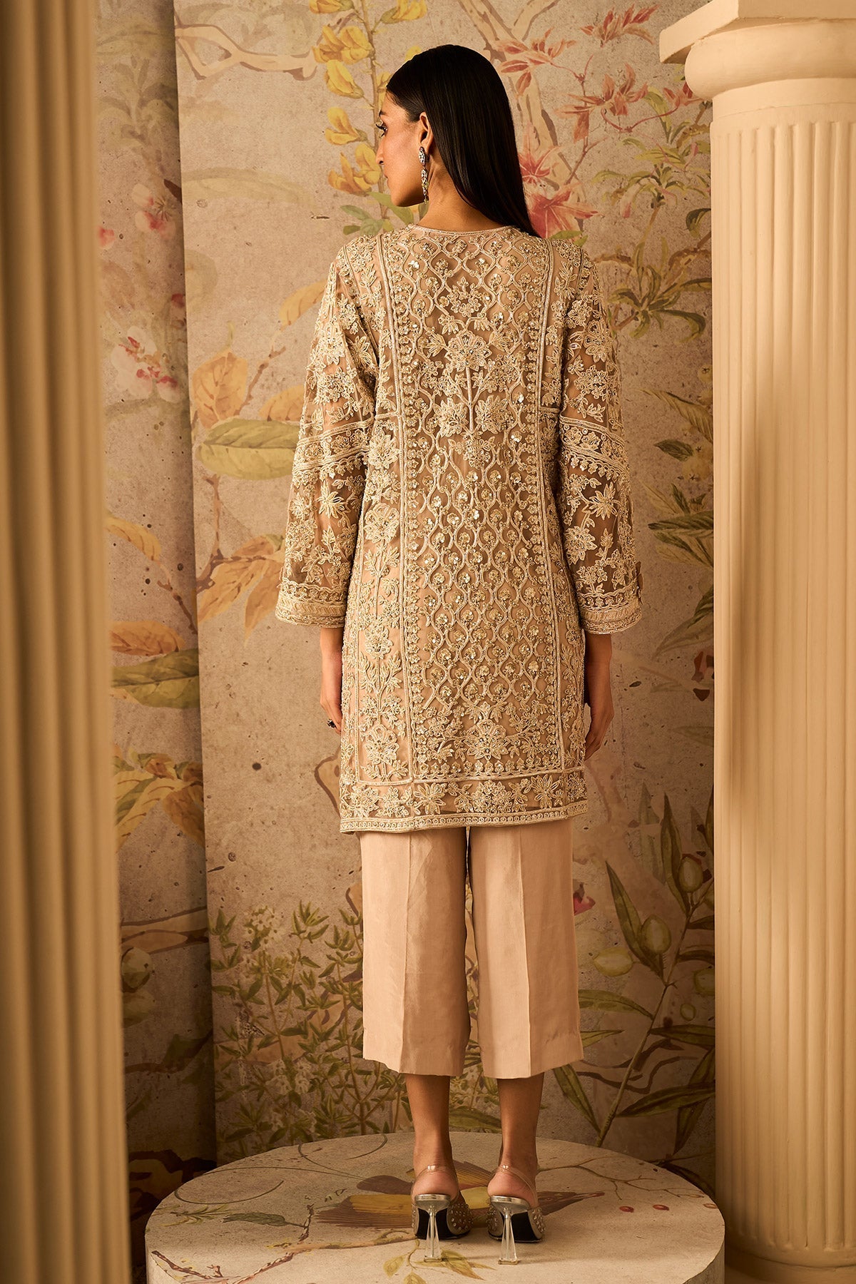 RIDHI MEHRA IN SHOWCASE KURTA SET