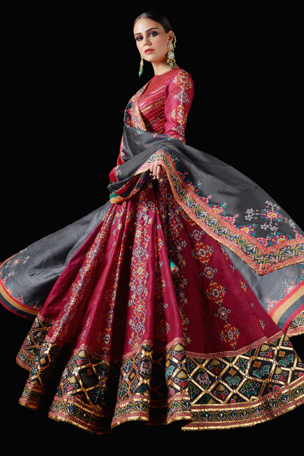 Surkh Lehenga