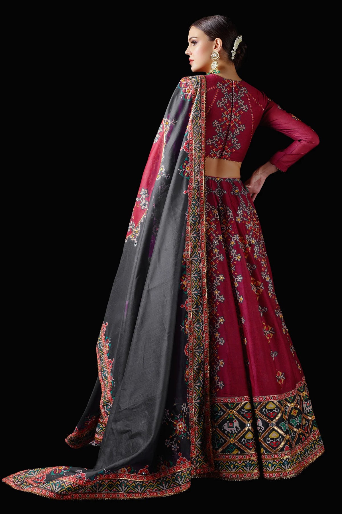 Surkh Lehenga