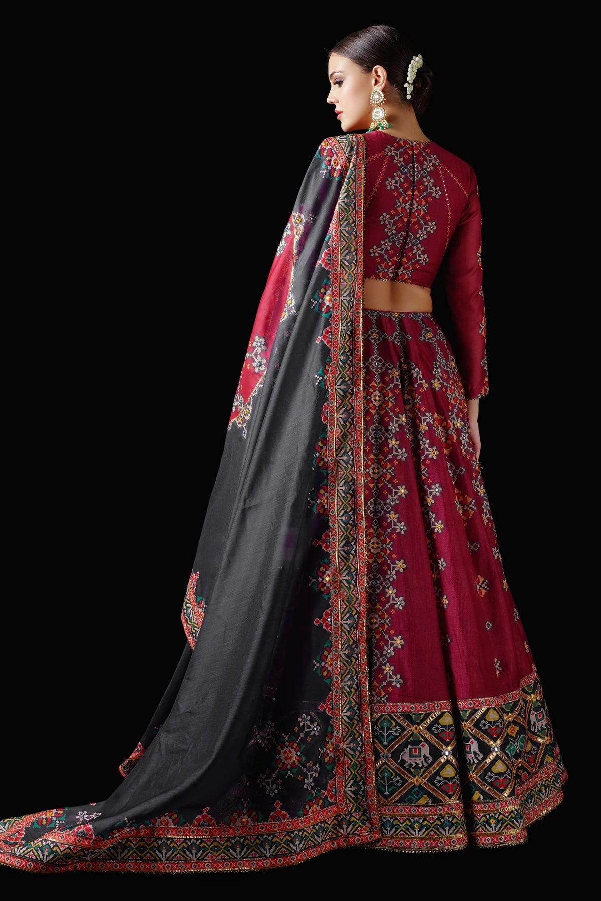 Surkh Lehenga