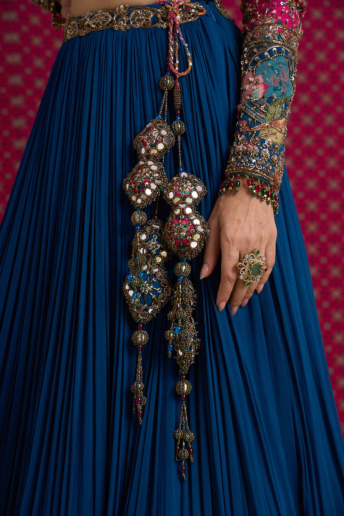 NEELAMBARI LEHENGA