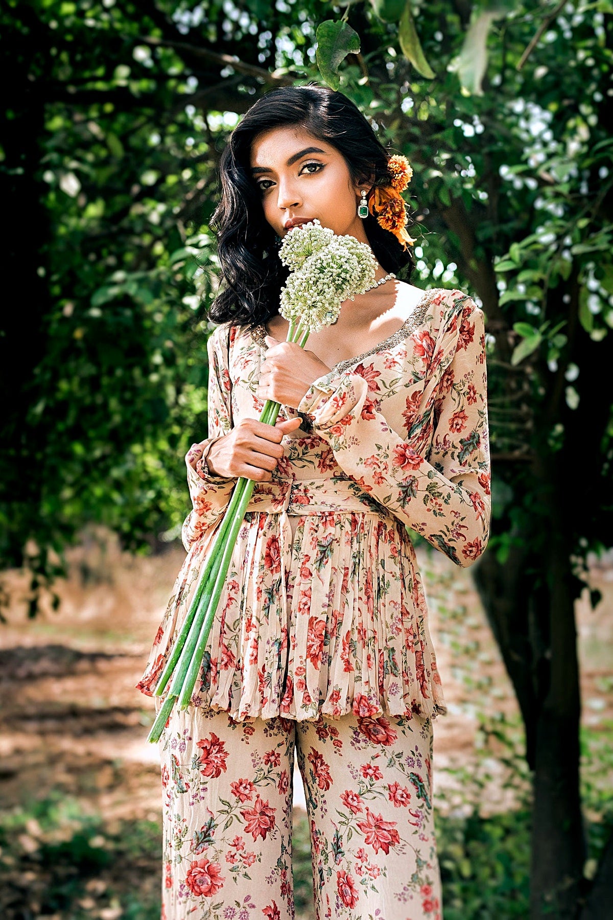 Women Beige Floral Printed Kurti With Straight Pant