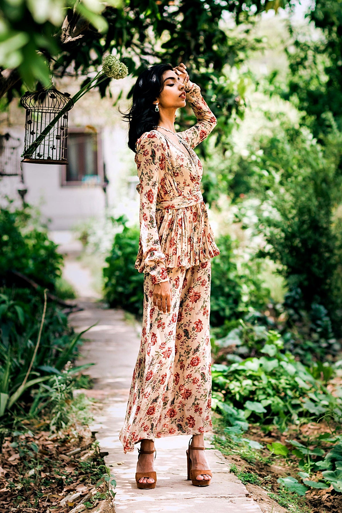 Women Beige Floral Printed Kurti With Straight Pant