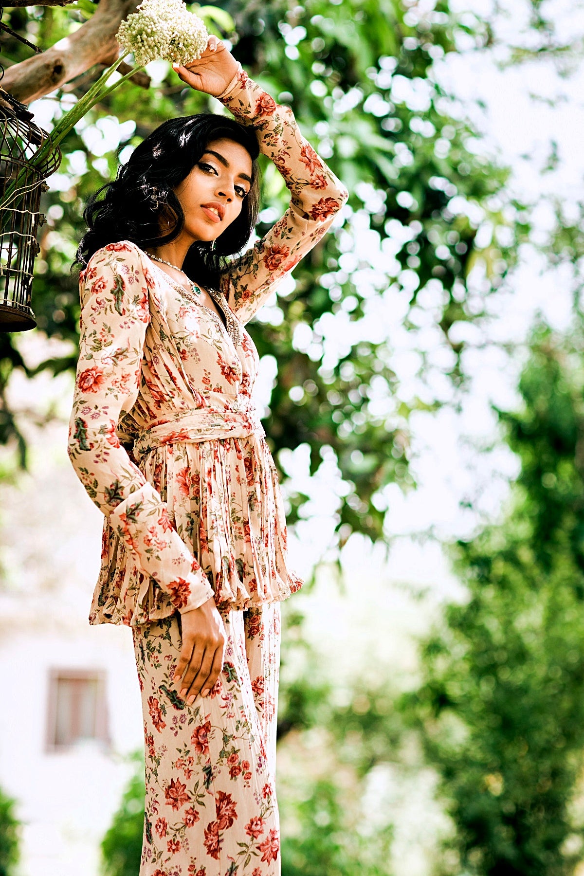 Women Beige Floral Printed Kurti With Straight Pant