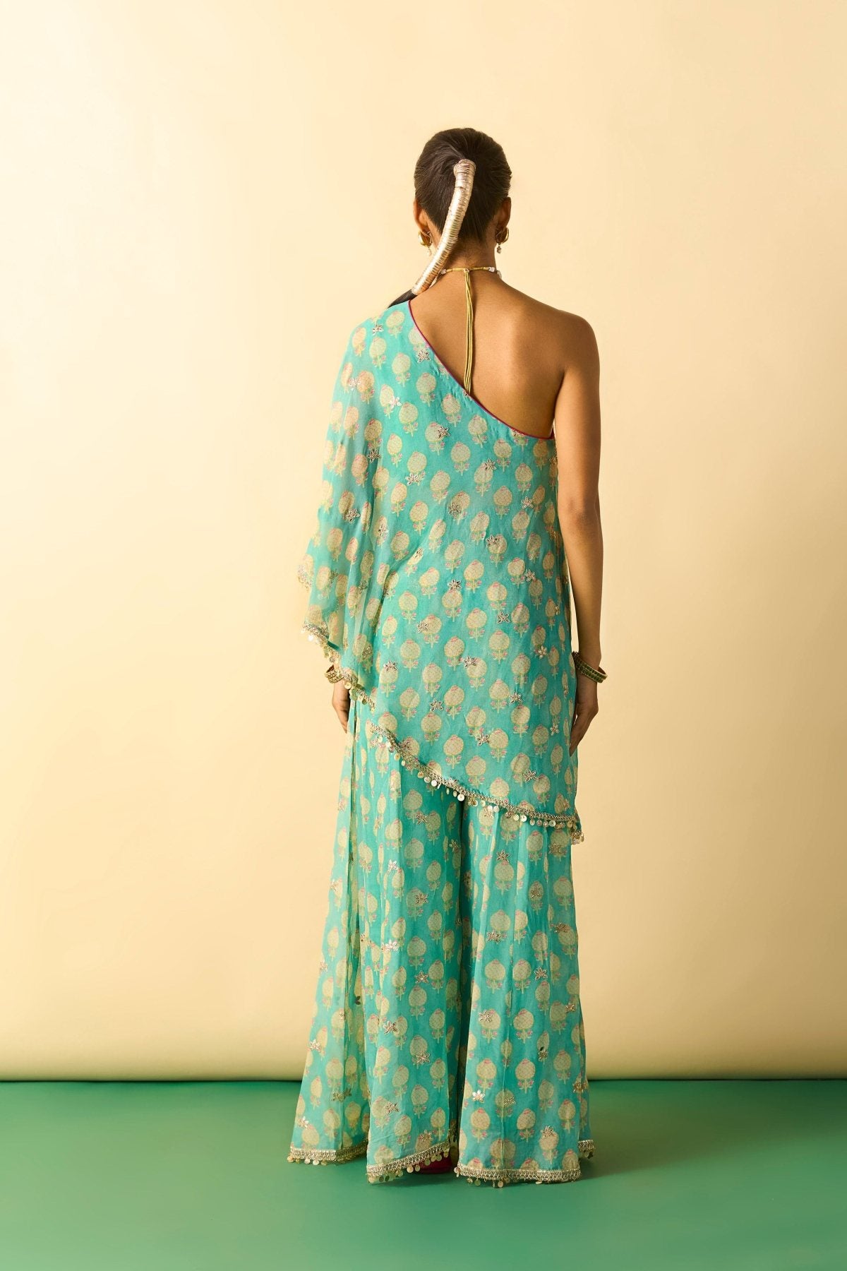 chhavi one shoulder set