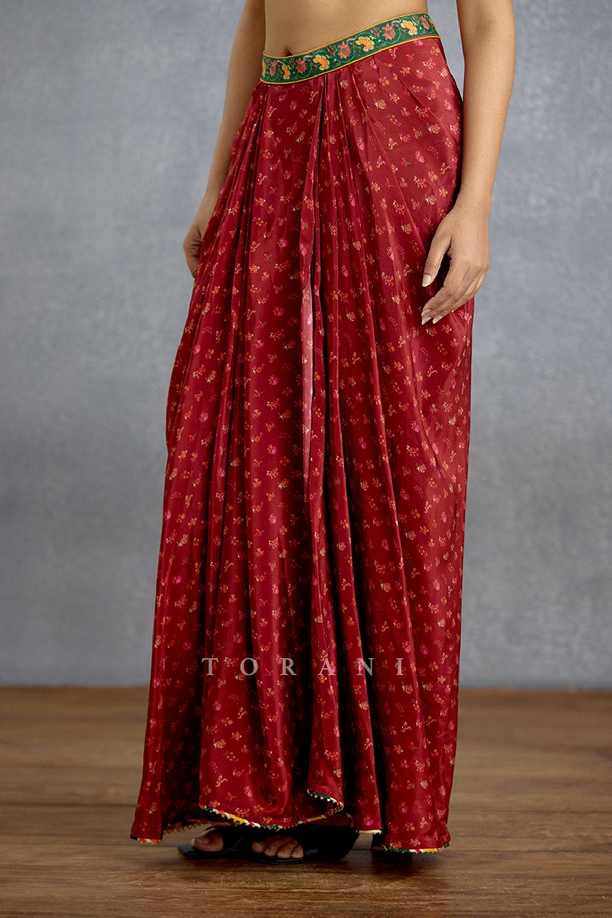 Chitrangi Gulrang Cape Set