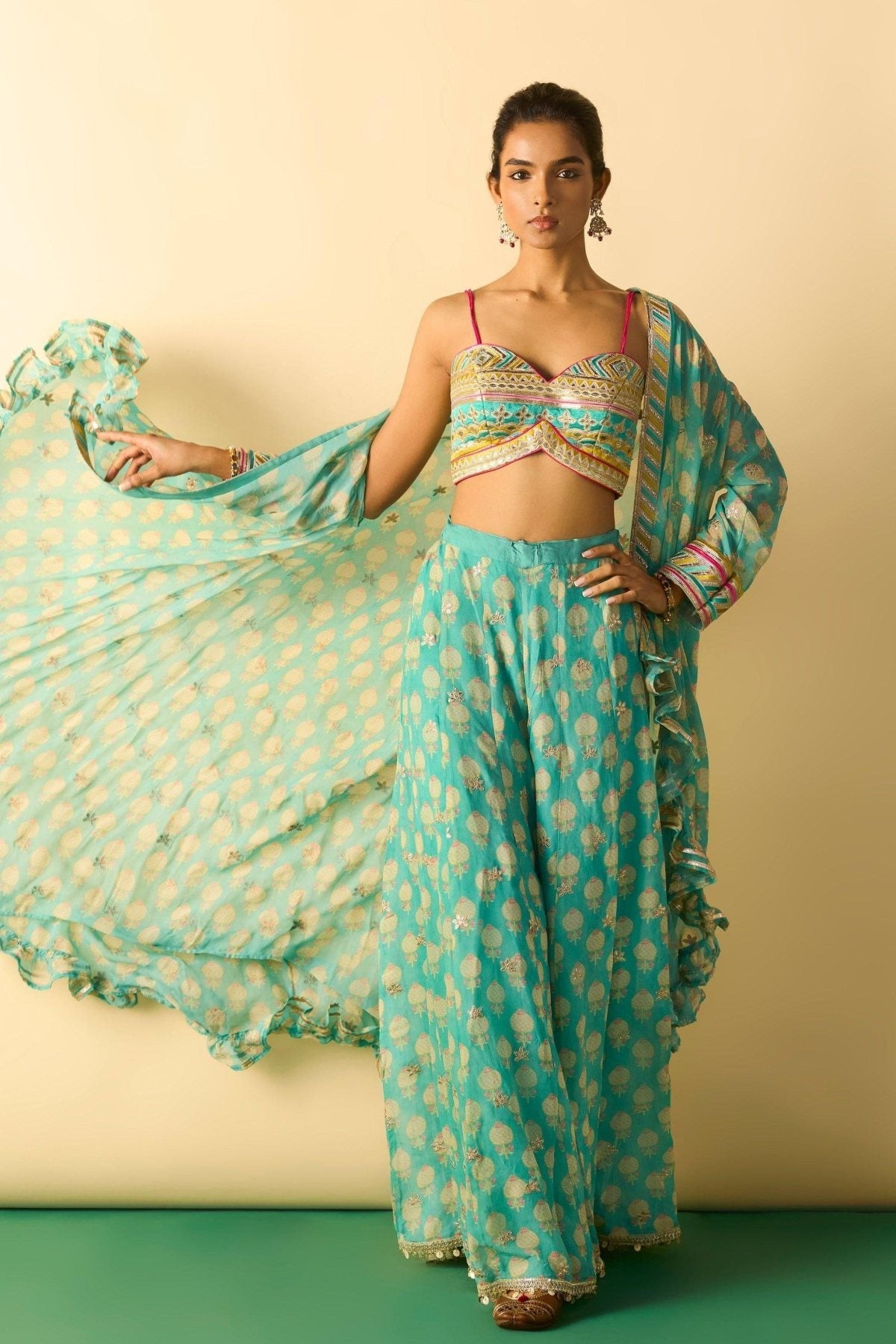 Dharika Cape Set
