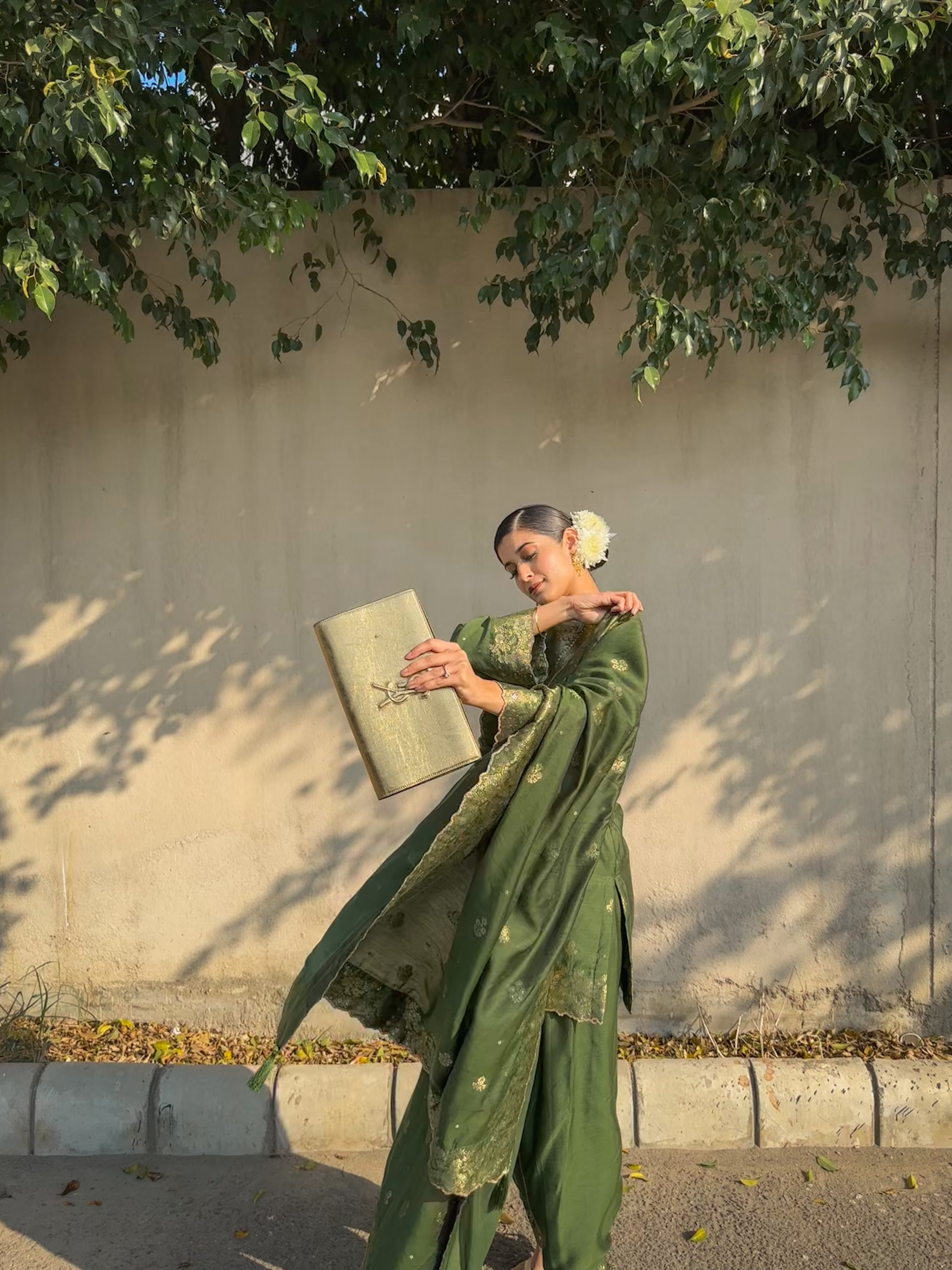 THE HARA MAHENOOR SUIT