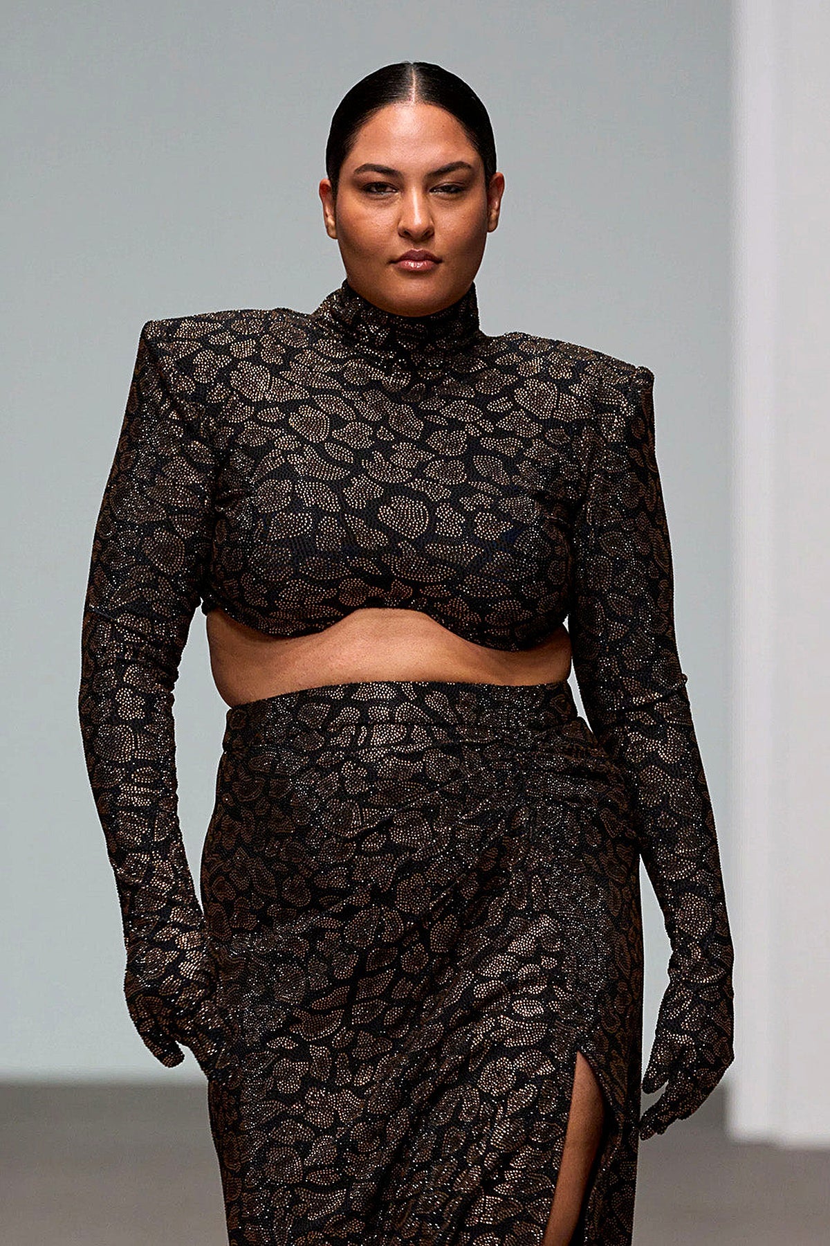 Sakshi Leopard Skirt And Top With Gloves