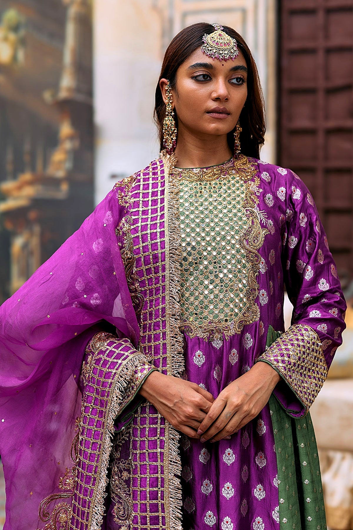 Kamandalu Suit