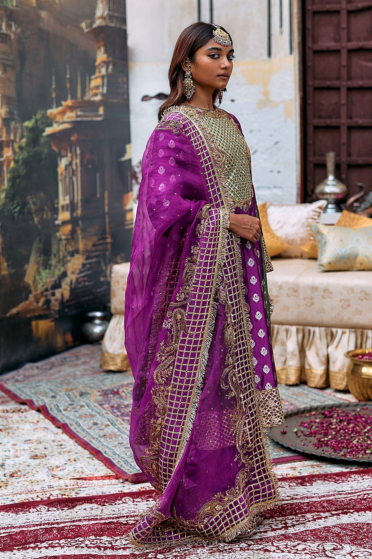 Kamandalu Suit