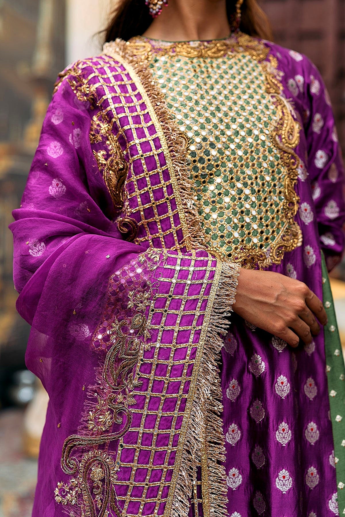 Kamandalu Suit