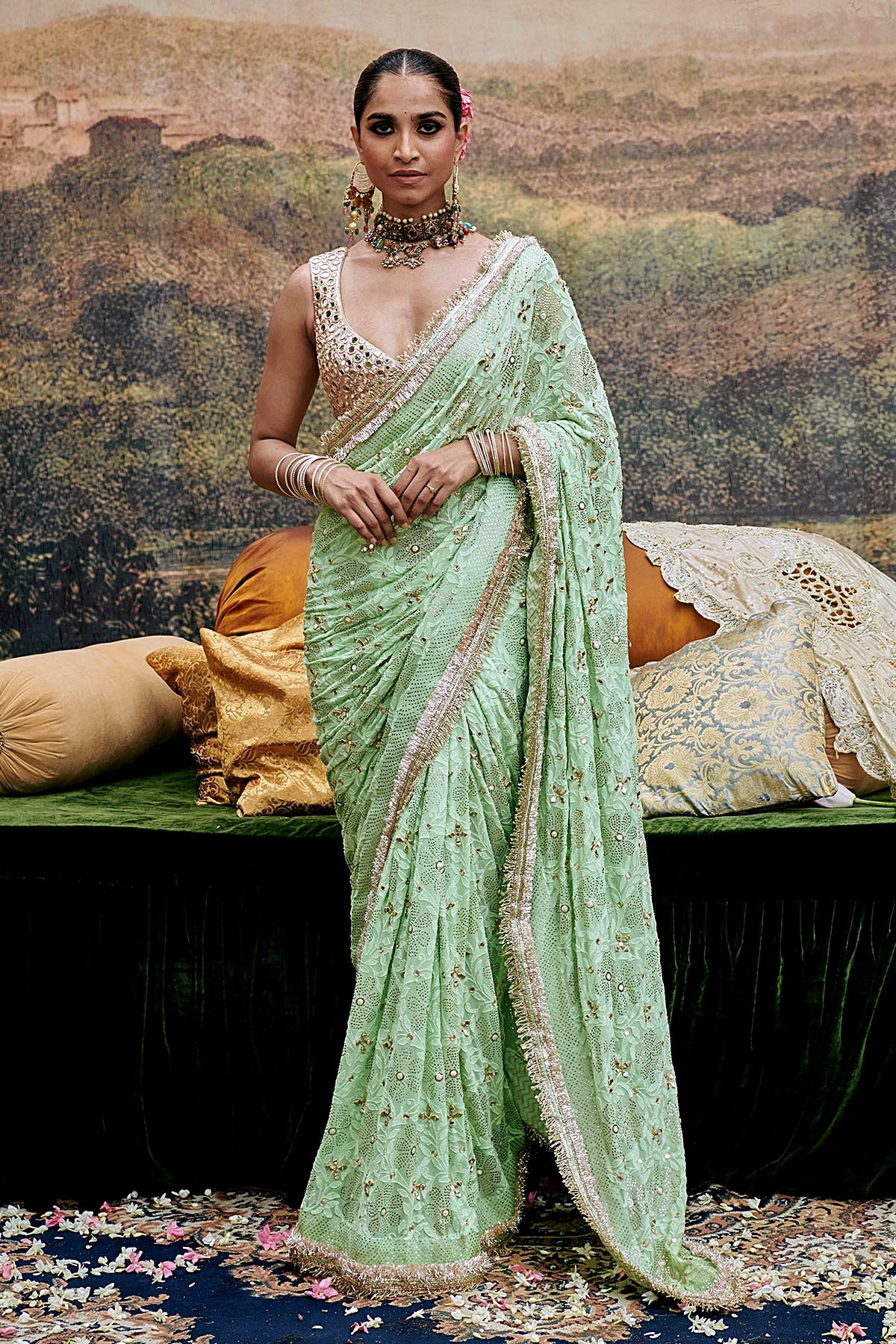 Naayaab Saree