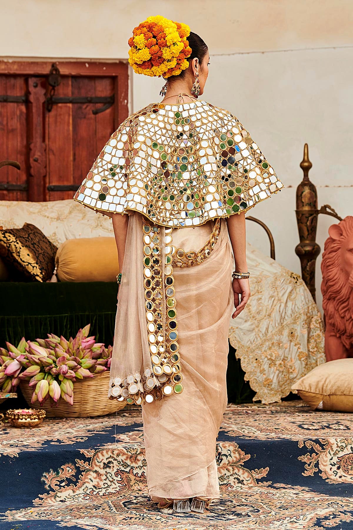 Mradul Aayna Cape Saree