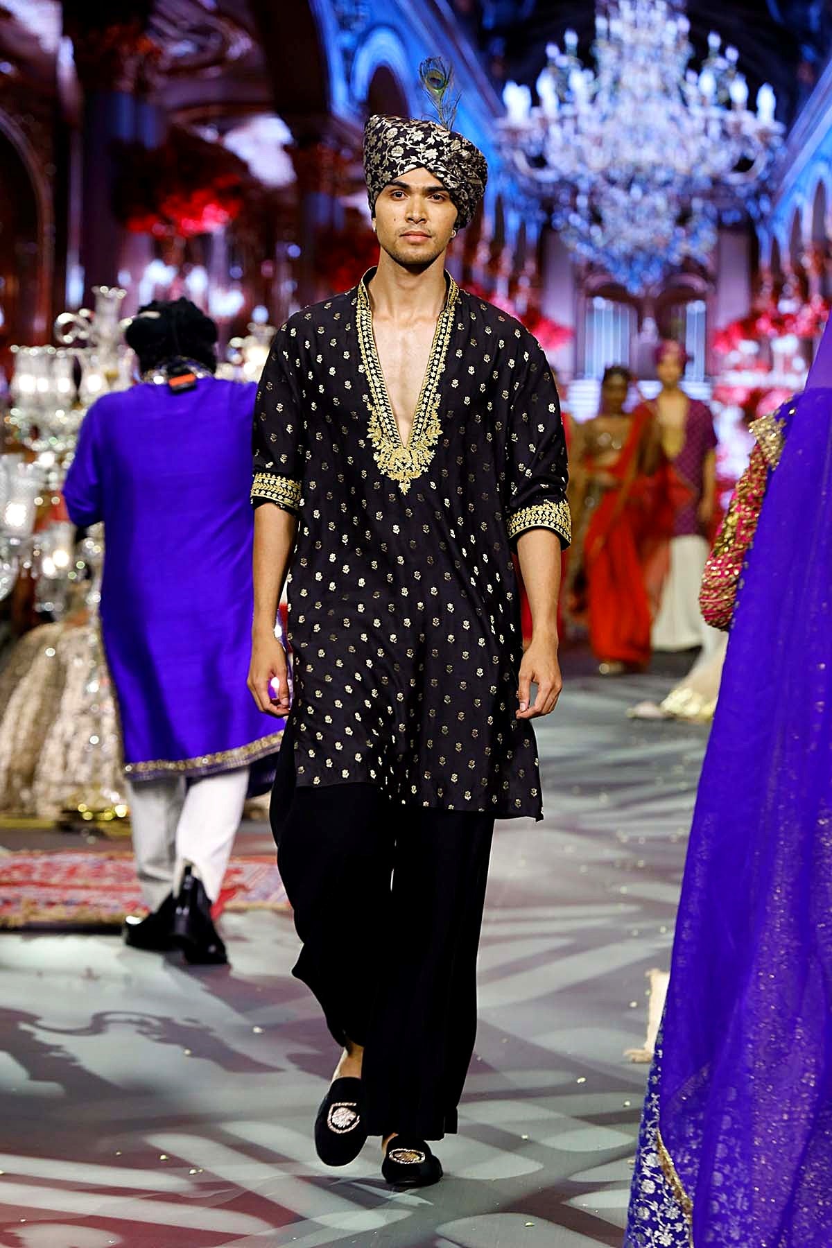 Zarvansh Noir Kurta Set