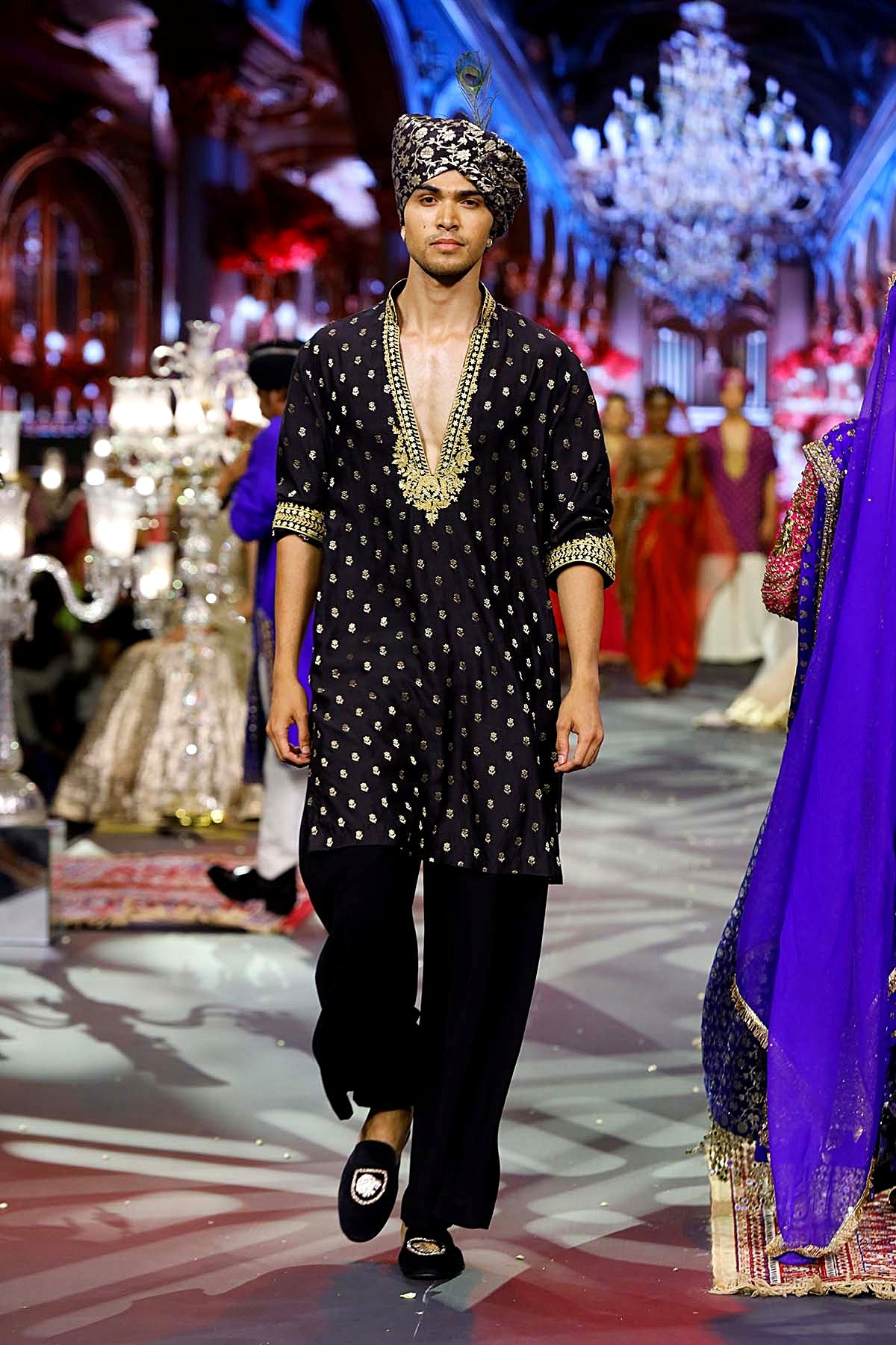 Zarvansh Noir Kurta Set