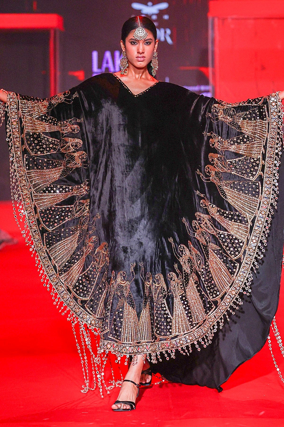 Ratrangini Kaftan Set