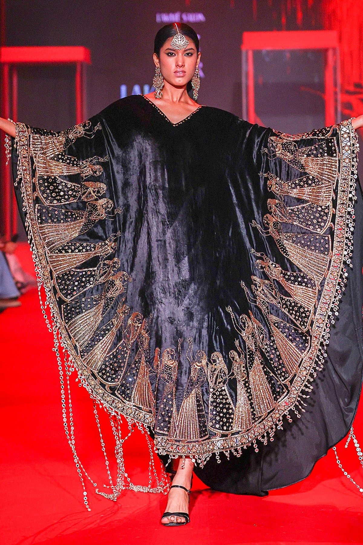 Ratrangini Kaftan Set
