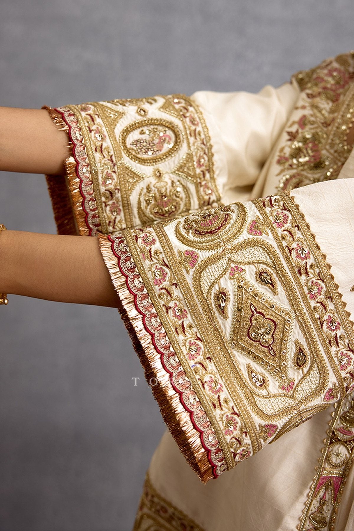 Maahe Mahtabe Insiyah Sharara Set