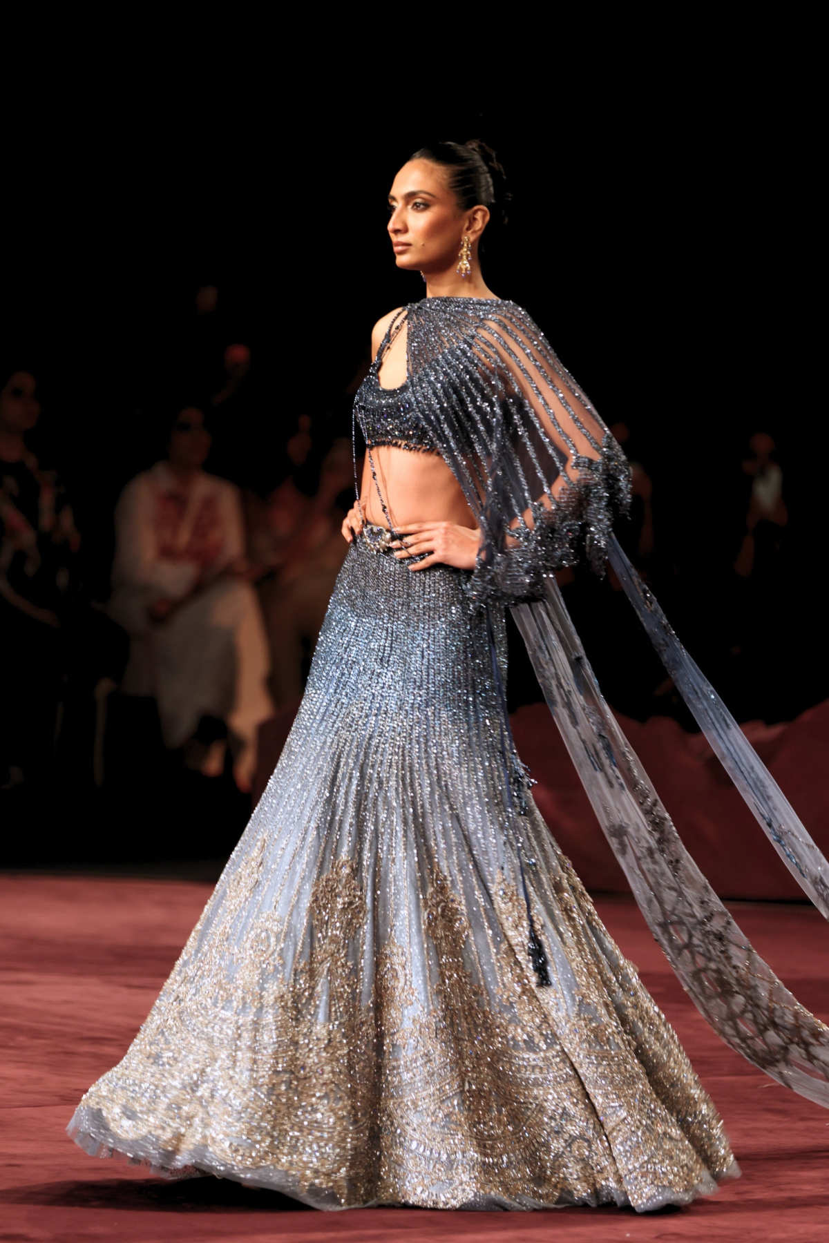 Neel Aabha Lehenga