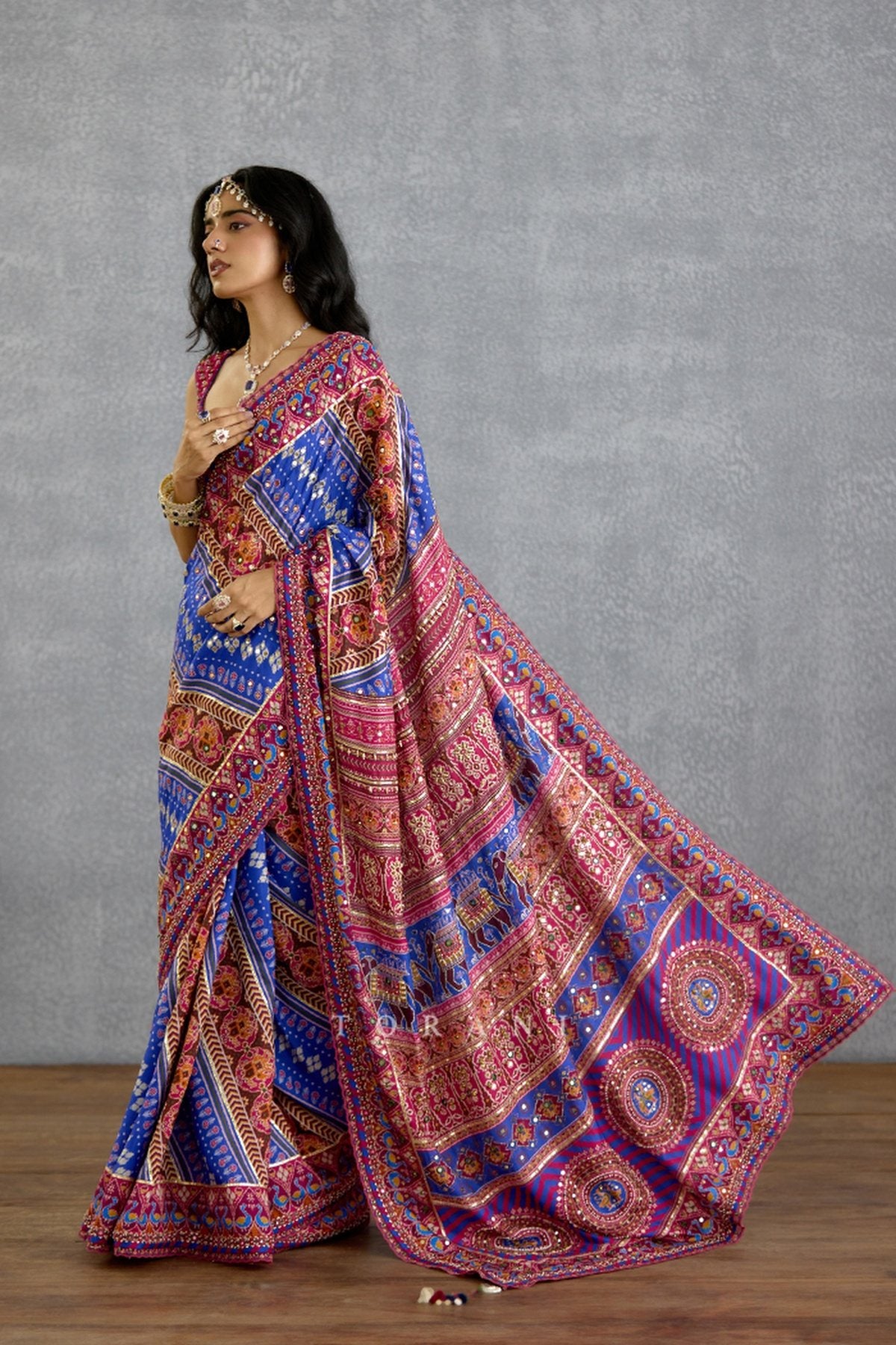Niladri Gul Ena Saree