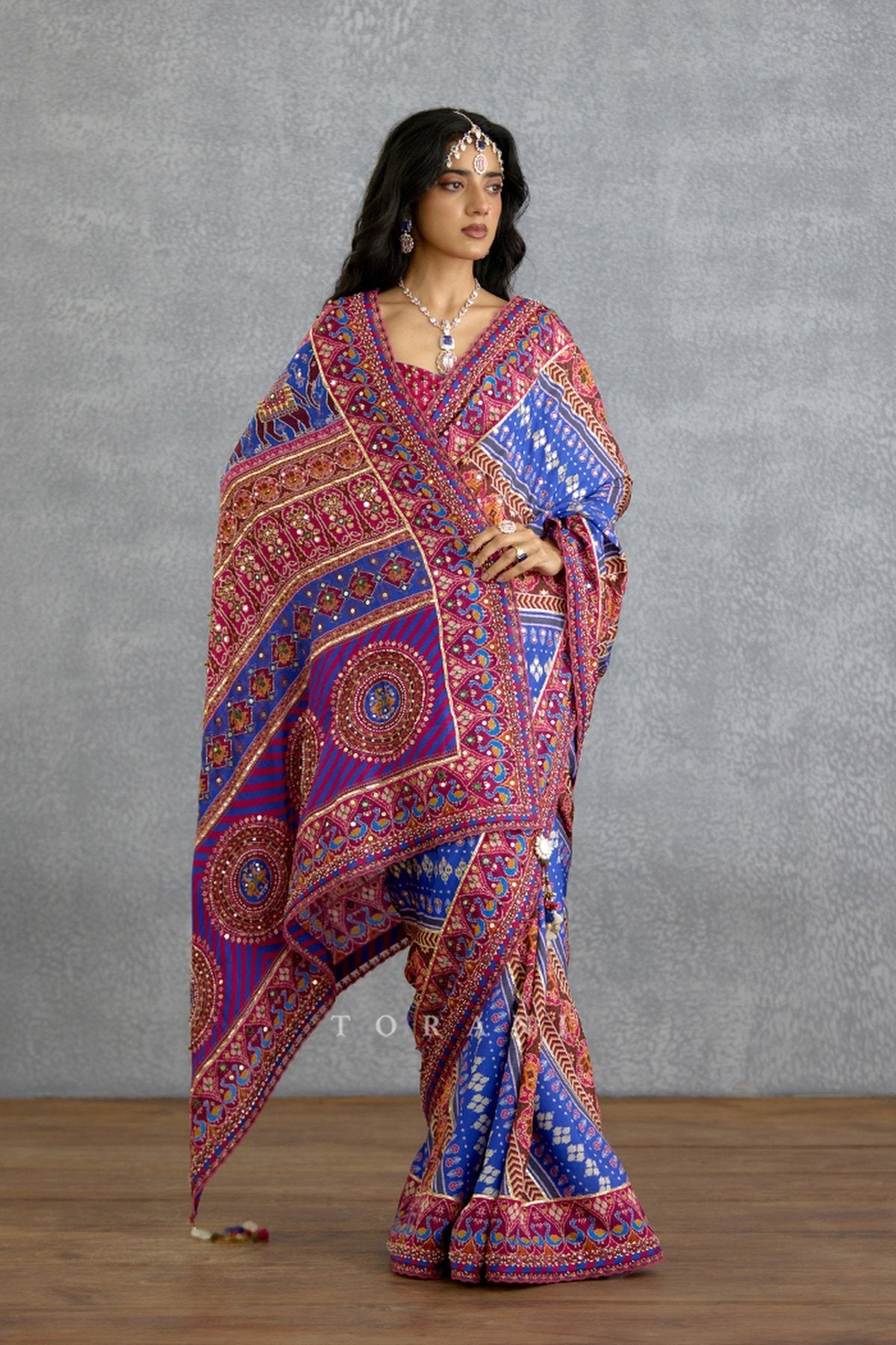 Niladri Gul Ena Saree
