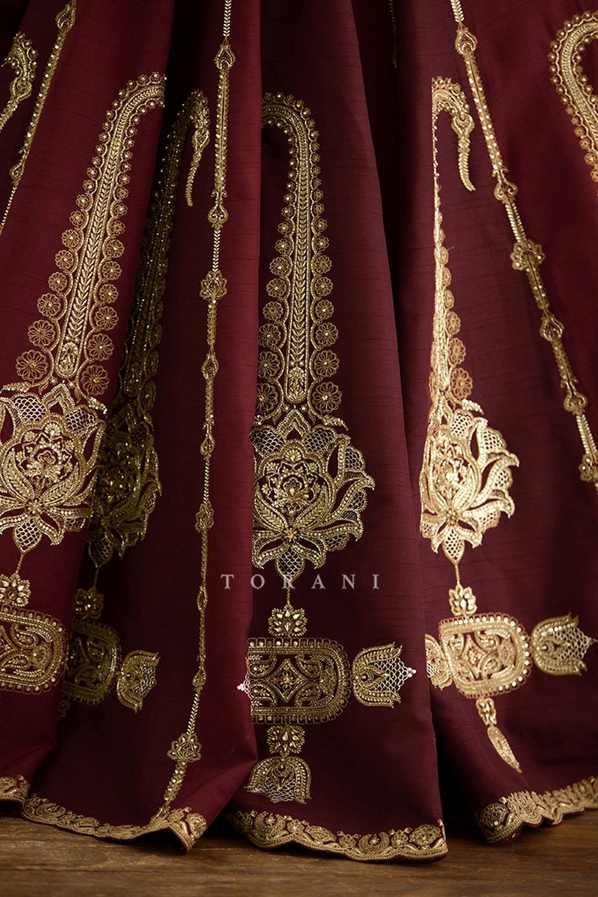Qarmazi Mazneen Lehenga Set