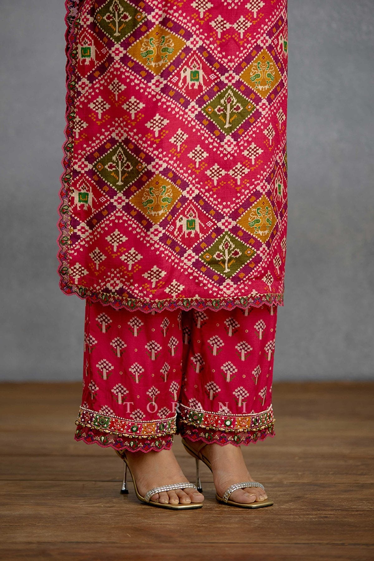 Raktangi Patola Kurta Set