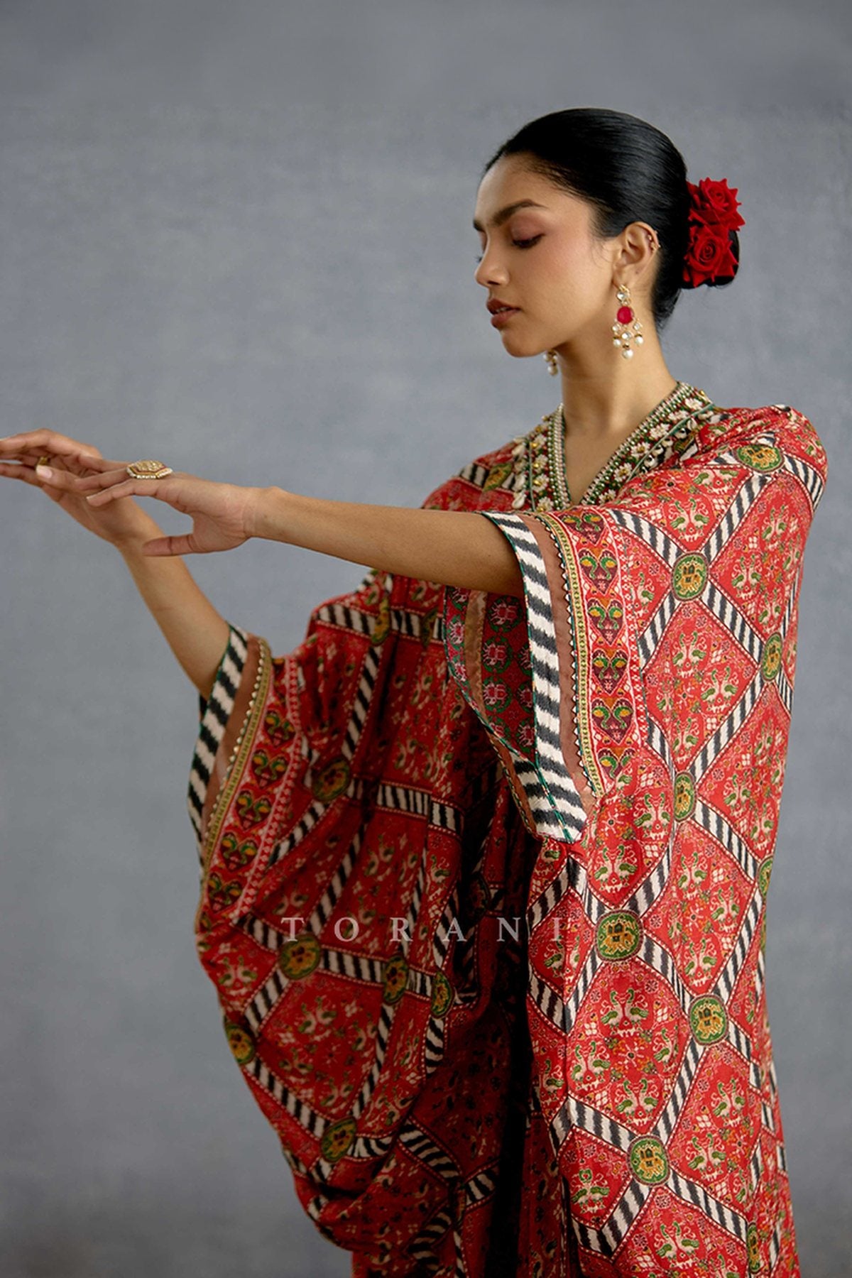 Raktika Patola Kaftan