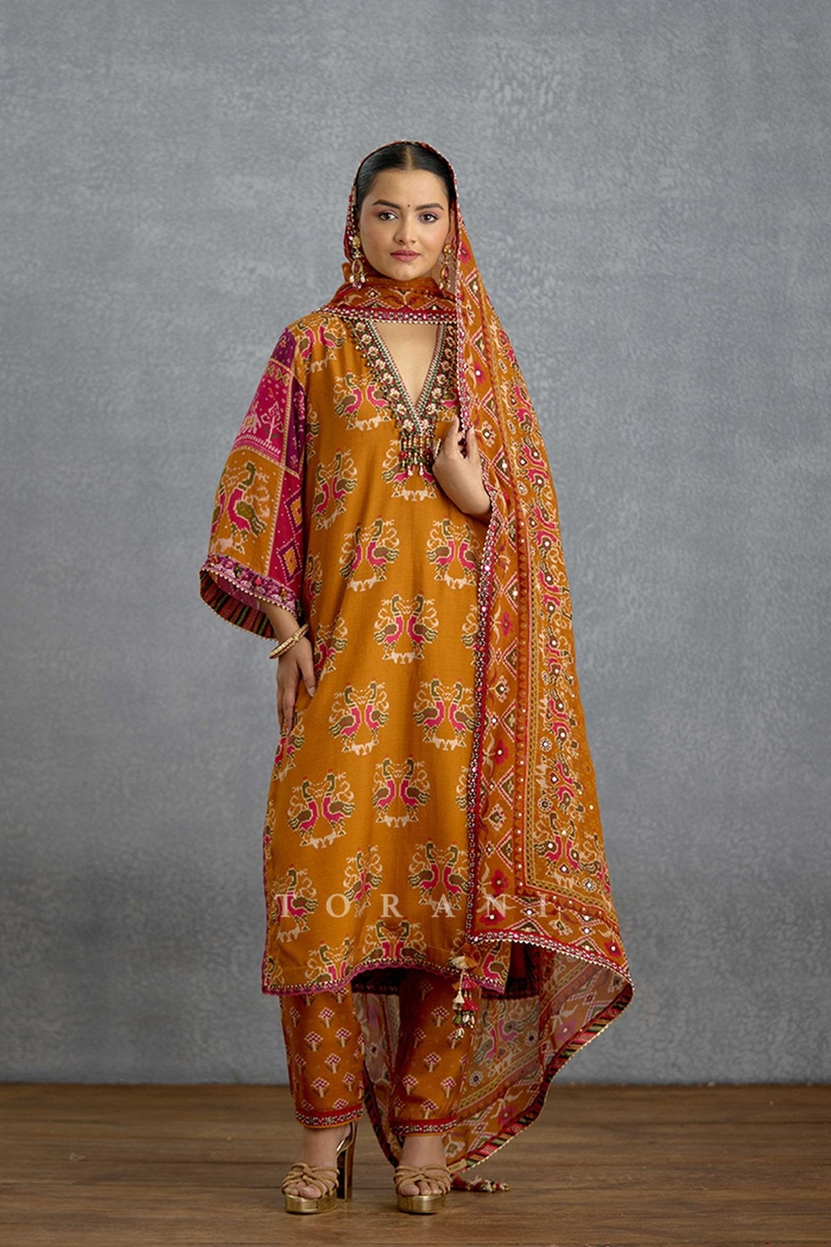 Sunehri Virasa Patola Kurta Set