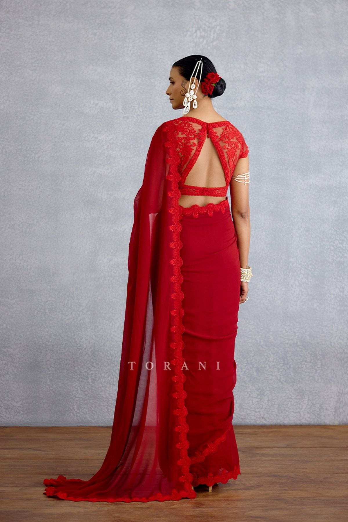 Surkh Ila Saree
