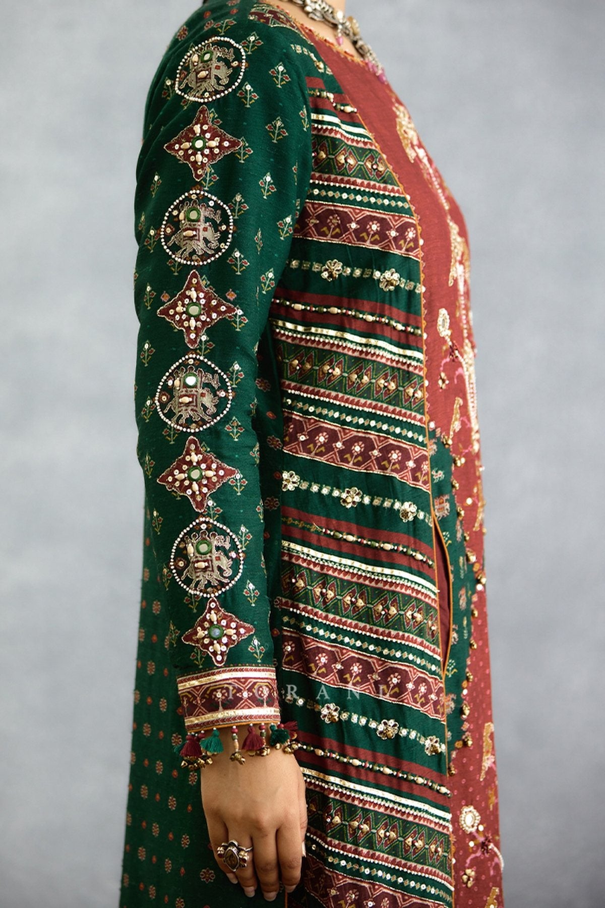 Trinaja Surkhi Pranshi Kurta Set