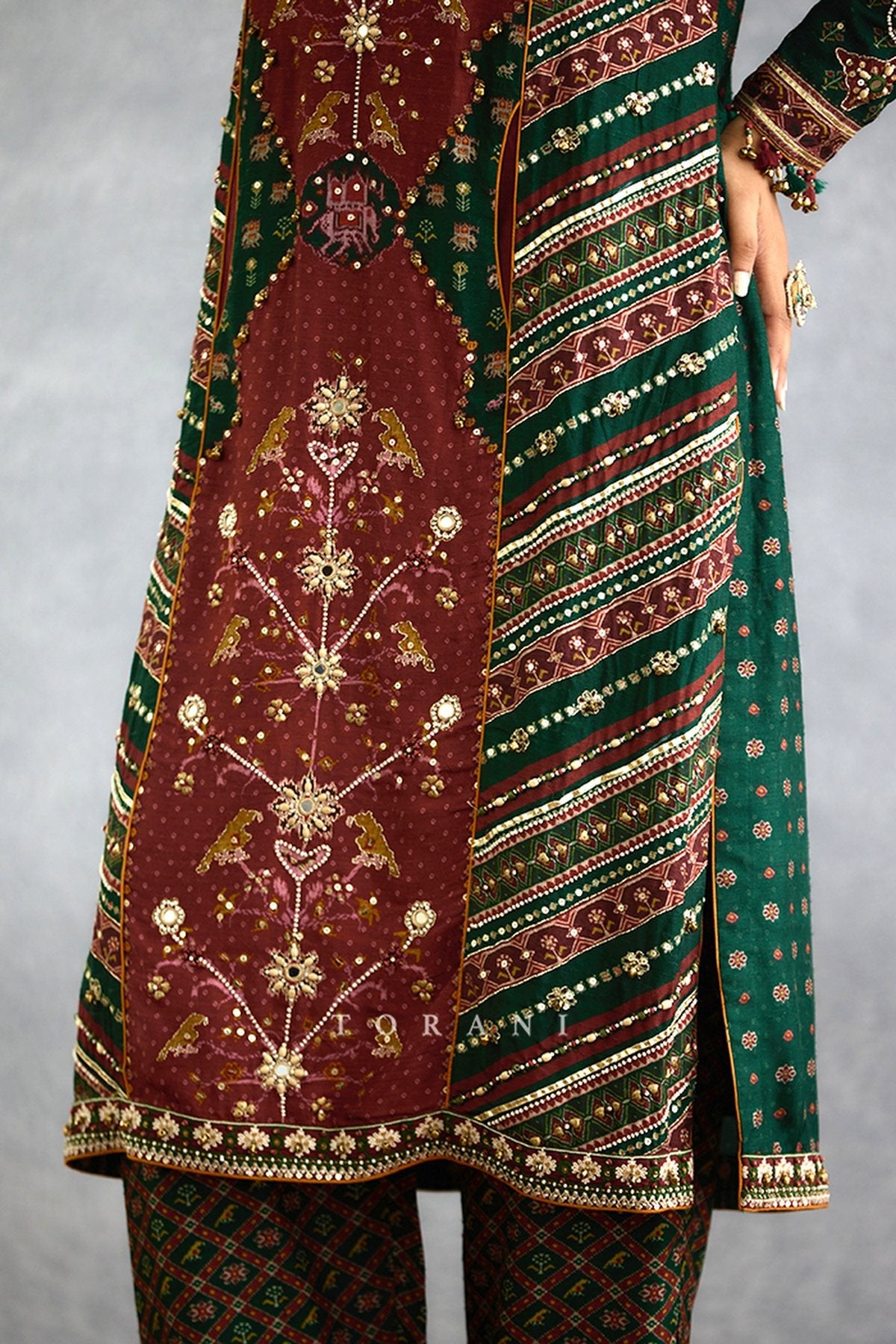 Trinaja Surkhi Pranshi Kurta Set