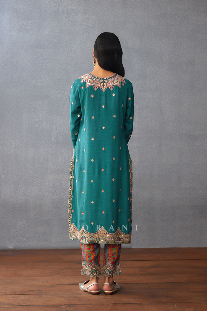 Dil Nawaz urvi kurta Set