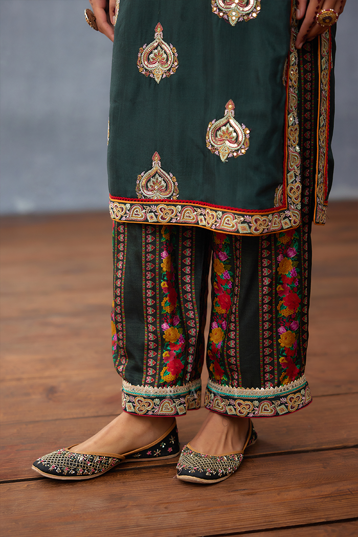 Dil Shaad Maira Kurta Set